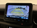 リバースギアに入れるだけで後方の表示へ切り替わります。夜間や雨の日の駐車も楽になりますよ。