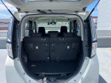 バックドアは雨でも荷が濡れにくい上開き跳ね上げ式。レジャーやショッピングの荷物も積みやすそうですね!