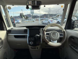 シンプルで使いやすい運転席回りです
