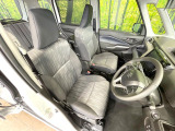 運転席シート廻りは使用感も少なく、良好な状態となっています。丁寧に使われていたことがよくわかりますね。