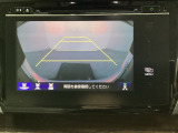 バックでの車庫入れも安心です! リアカメラが付いているバックモニター付のナビを装備しております。操作線もついており距離感も画面から確認できます。