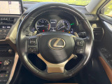 【ステアリングスイッチ】運転中、前方から目線をそらすことなく、オーディオ等の操作が可能な便利機能!安心&快適なドライブを演出してくれます♪