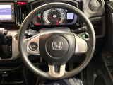 インテリアに合わせたデザインのステアリングは、運転される方のことも考え、運転しやすい形状、大きさです。是非一度、実際に触ってお確かめください。