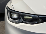 LEDマトリックスヘッドライト「IQ.LIGHT」。対向車や先行車を検知し、LEDを個別制御。まぶしさを抑えながら、夜間の視界をしっかり確保。