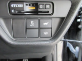 パワーテールゲートの開閉、パーキングセンサーや横滑りを防ぐVSA等のスイッチ類は運転席の右側、手の届きやすい位置にあります。