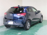 レーダーで先行車を検知し、安全な車間距離を保てるようサポートする「スマート・ブレーキ・サポート」機能を搭載。