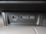 便利な充電用USBジャックも付いています。