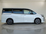 両側パワースライドドア付きだから、狭い駐車スペースなどでの 乗り降りラクラク!小さなお子さまのいるご家庭には嬉しい装備。