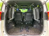 普段のお買い物や通勤、送迎等に十分な荷室スペースを確保しております。セカンドシートを倒すと、大きな荷物の積載も可能です♪