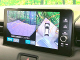 【マルチビューカメラシステム】専用のカメラにより、上から見下ろしたような視点で360度クルマの周囲を確認することができます☆死角部分も確認しやすく、狭い場所での切り返しや駐車もスムーズに行えます。