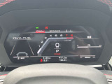 低走行車両入庫!レイアウトはステアリングスイッチで切り替えでき運転に集中しながら必要な情報を瞬時に得ることが可能です。