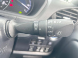 【オートライト】周りの明るさに応じて自動でヘッドライトの点灯・消灯ができる機能です!ライトの付け忘れ・消し忘れなどが無くなり、雨の日や夕方の走行も安心!トンネル通過時も便利ですね♪