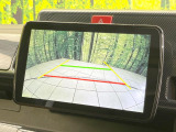 【バックカメラ】駐車時に後方がリアルタイム映像で確認できます。大型商業施設や立体駐車場での駐車時や、夜間のバック時に大活躍!運転スキルに関わらず、今や必須となった装備のひとつです!