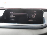 こちらのお車には先進安全装備が多数搭載されています。衝突被害を回避あるいは軽減するためのブレーキや、後方死角からの接近警報、車線逸脱を防止する警報装置など、詳しくはスタッフまでお尋ねください。