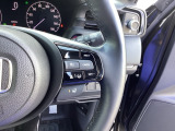 ステアリング右手側に安全運転支援機能のホンダセンシングをコントロールするスイッチを配置。