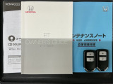 スマートキーは鍵をバッグに入れたままでもドアロックの開閉やエンジンのON・OFFができます。夜間や雨の日も鍵を探さなくて良いので便利です。