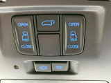 【両側パワースライドドア】スマートキーや運転席のスイッチで後席両側スライドドアの開閉が可能♪電動だから力を入れてドアを開ける必要が無く、小さなお子様でも簡単に開け閉めでき快適です♪