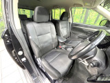 運転席シート廻りは使用感も少なく、良好な状態となっています。前オーナー様が丁寧に使っていたことがよくわかりますね。