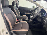 【運転席シート】ゆったりと広々した空間です。ストレスなく運転ができますよ!