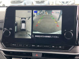 アラウンドビューモニターです!上空から貴方のお車をモニタニングしている様に車両の周りの安全確認が出来ます!
