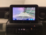 バックモニター付きで、車庫入れやバック時の後方確認をサポート。