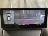 狭い場所での駐車やすれ違いなどでより的確な運転操作に役立つ360&deg;ビューモニターが装備されています。