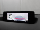 狭い場所での駐車やすれ違いなどでより的確な運転操作に役立つ360&deg;ビューモニターが装備されています。