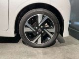 純正アルミホイールで、愛車をもっとカッコよく自動車メーカーが直接扱う純正アルミホイール。車種にマッチしたデザインで、愛車の個性を際立たせます。安全性や耐久性にも優れ、安心して使用できます。