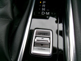 ドライブセレクションを装備。走行シーンや好みに合わせて走行モードを切り替えられ、快適性とスポーティな走りを両立します。