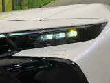 【LEDヘッドライト】悪天候や夜間走行時も良好な視界を確保し安心して運転できる高輝度LEDヘッドライトを装備!点灯速度が早く、消費電力も抑えられています。