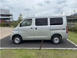 ご購入して頂いた車両は、ご納車前に、しっかり点検・整備してからの、ご納車になります。点検箇所は、エンジンオイル交換・ワイパーゴム・ブレーキ点検・調整・その他を確認のうえ、ご納車いたします。