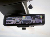【スマートルームミラー】車両後方のカメラ映像をミラー面に映し出します!車内の状況や天候に左右されず、また夜間にはカメラの感度をアップさせるなどにより、いつでもクリアな後方視界が得られます!