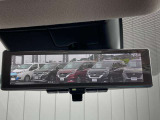 インテリジェント ルームミラーです。車両後方のカメラ映像をミラー面に映し出します。