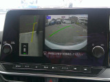 【アラウンドビューモニター】空から見下ろした映像がナビ画面にて確認可能です。駐車もラクラクですよ♪