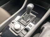 アクセルペダルを踏み込む量や速さに応じて変速パターンをし、人馬一体の運転感覚を発揮してくれる6速オートマ!