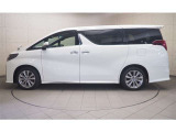 車両は展示前に内装外装をクリーニング済みです。安心してクルマ選びできます。