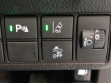 【パーキングセンサー】駐車時や狭い場所で障害物を検知し、音や表示でお知らせします。