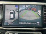 車を上から見下ろしているかのような映像で、周囲の状況を確認できるアラウンドビューモニター。狭い駐車場や駐車が苦手な方でも安心。