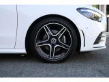 納車前整備は、メルセデスベンツ国際認定メカニックによる最新の検査ライン等の施設が充実した当社工場で入念に行います。