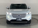 最新のLEDヘッドライトで、より明るく遠くまで照らします!フロントバンパーにはLEDフォグライトが装着されています。