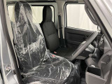 高いホールド性で運転姿勢が安定します。長距離ドライブでも疲れにくいのが魅力です。快適なドライビングライフをお送りください♪