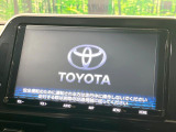 【純正ナビ】人気の純正ナビを装備しております。ナビの使いやすさはもちろん、オーディオ機能も充実!キャンプや旅行はもちろん、通勤や買い物など普段のドライブも楽しくなるはず♪