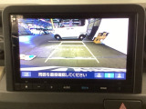 後方確認が便利なバックカメラ搭載、駐車時も安心です!!