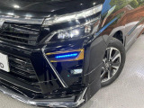 【LEDヘッドライト】悪天候や夜間走行時も良好な視界を確保し安心して運転できる高輝度LEDヘッドライトを装備!点灯速度が早く、消費電力も抑えられています。