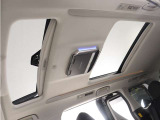 【ツインサンルーフ】サンルーフ装備車両!高級感もアップ、大人気オプション解放感溢れる快適なドライブをお楽しみください♪