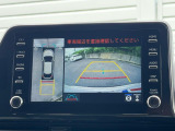 【パノラミックビューモニター】専用のカメラにより、上から見下ろしたような視点で360度クルマの周囲を確認することができます☆死角部分も確認しやすく、狭い場所での切り返しや駐車もスムーズに行えます。