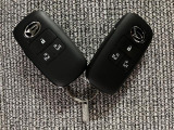 電子カードキーを携帯していれば、ドアハンドルやバックドアのリクエストスイッチを押すだけでドアの施錠・解錠が出来ます♪もちろん 遠隔操作も可能です!盗難防止のイモビライザー機能装備ですよ ☆