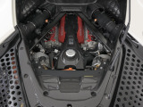 パワートレインは4.0L V8ツインターボエンジンに加え3基のモーターを搭載し、1000馬力(カタログ値)を発揮します。