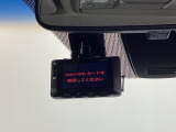 パーキングブレーキは、フットブレーキタイプです。