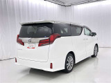 広々とした車内空間に優れた燃費性能。更にデザインも上質で人気のお車です!